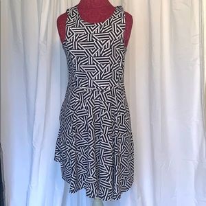 Black / white sleeveless dress